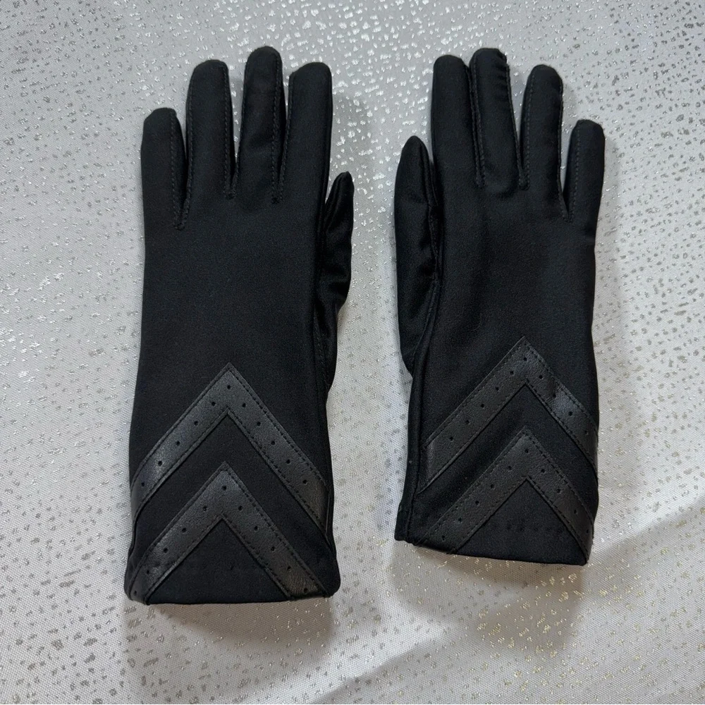 ISOTONER Women's Shortie Chevron Unlined Winter Glove Small/Medium